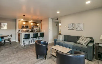 Photo 2 - Stylish Updated 2 Bdrm Near Old Town Scottsdale!
