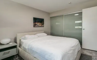 Photo 4 - Unbeatable Old Town Location! Modern and Classy!
