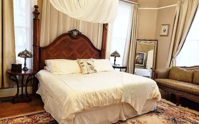 Photo 4 - South Court Inn