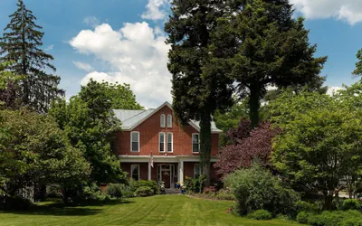 Photo 2 - South Court Inn