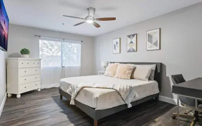 Photo 5 - Beautiful Newly Remodeled 2-bdrm Biltmore Condo!