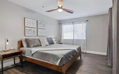 Photo 2 - Beautiful Newly Remodeled 2-bdrm Biltmore Condo!