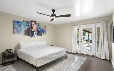 Photo 5 - Entertainers Dream! 4 Bdrm / HTD Pool/ Games!