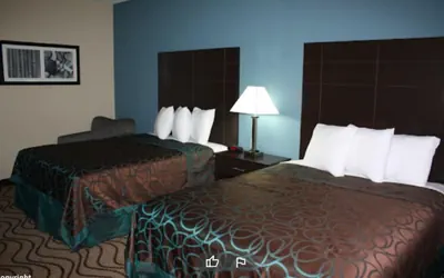 Photo 2 - La Plaza Inn & Suites