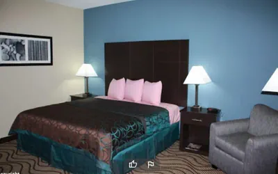 Photo 3 - La Plaza Inn & Suites