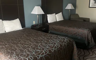 Photo 5 - La Plaza Inn & Suites