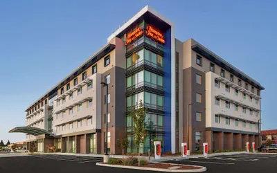 Photo 2 - Hampton Inn & Suites San Mateo-San Francisco Airport