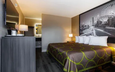 Photo 2 - Super 8 by Wyndham Rockford South