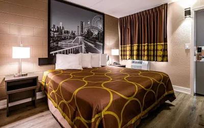 Photo 4 - Super 8 by Wyndham Rockford South