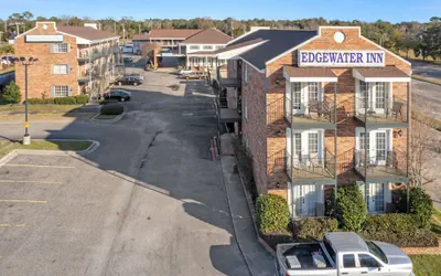 Photo 2 - Edgewater Inn