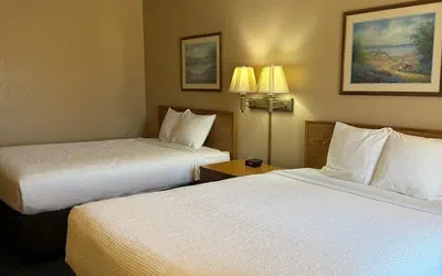 Photo 5 - The White House Inn
