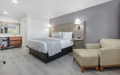 Photo 4 - Inland Inn & Suites