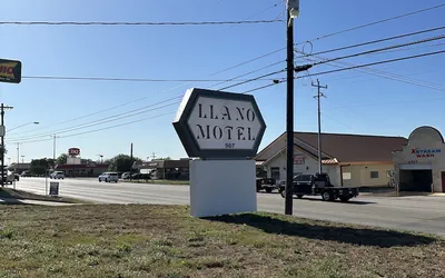 Photo 2 - Llano Motel
