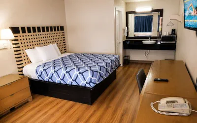 Photo 2 - Country Yard Inn and Suite