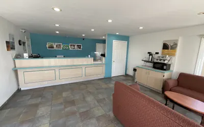 Photo 4 - Country Yard Inn and Suite