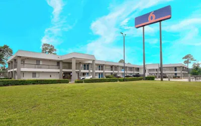 Photo 2 - Studio 6 Texarkana, Tx