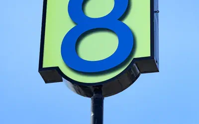 Hotel 8