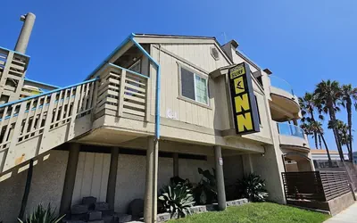 Photo 2 - Huntington Surf Inn