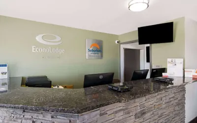 Photo 3 - Econo Lodge Portage