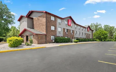 Red Roof Inn PLUS+ Belleville