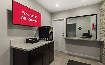 Photo 4 - Red Roof Inn Los Angeles - Wilmington, CA