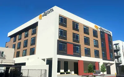 Photo 2 - La Quinta Inn & Suites by Wyndham San Jose Airport-Downtown