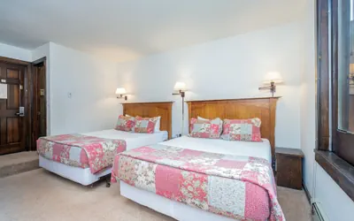 Photo 2 - Manitou Lodge 2 Hotel Room by Alpine Lodging Telluride