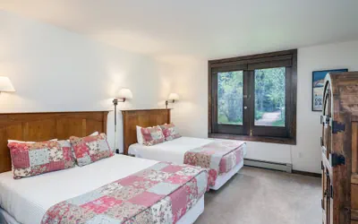 Photo 3 - Manitou Lodge 2 Hotel Room by Alpine Lodging Telluride
