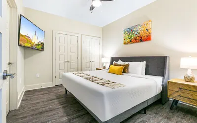 Photo 3 - Spacious 4BR Luxury Condo Steps to French Quarter