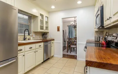 Photo 4 - Gorgeous Alabama Home 4 Miles to Stadium Sleeps 8