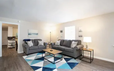 Photo 4 - Comfy Convenient Home 4bdrm Wifi Long Stays