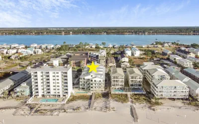 Photo 2 - Cozy Condo on the White Sand Beach With Pool