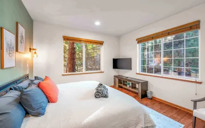 Photo 5 - Fully Remodeled Tahoe Retreat with Game Room and Hot Tub