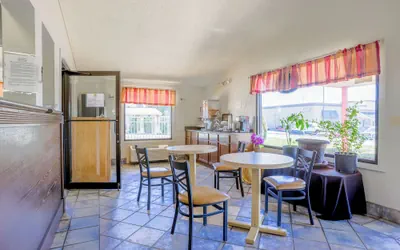 Photo 4 - Cozy Garden Inn By OYO Hwy 40 Richmond