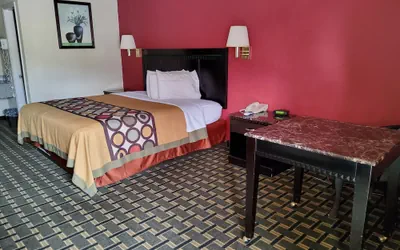 Photo 4 - Budget inn