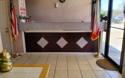 Photo 3 - Budget inn