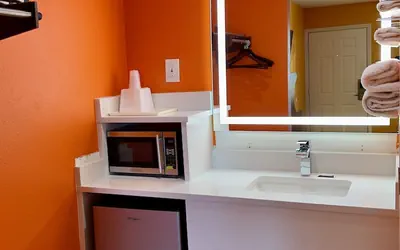 Photo 4 - Razorback Inn