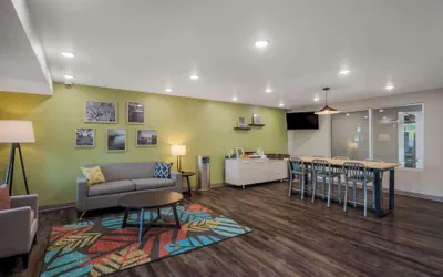 Photo 4 - Woodspring Suites Milwaukee - Menomonee Falls