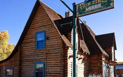 Photo 2 - Twin Pines Lodge & Cabins