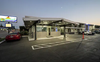 Photo 3 - Seaside Inn & Suites