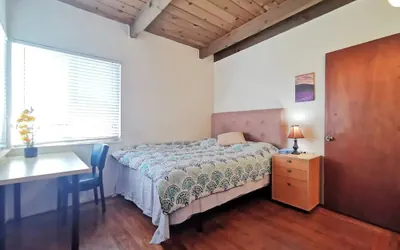 Photo 4 - Comfy 2BR 1Bath Apartment near HWY580-80