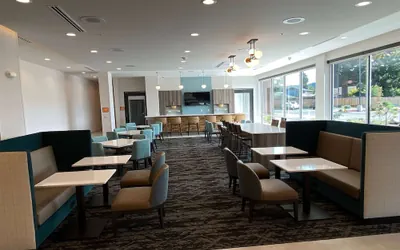 Photo 3 - La Quinta Inn & Suites by Wyndham Centralia