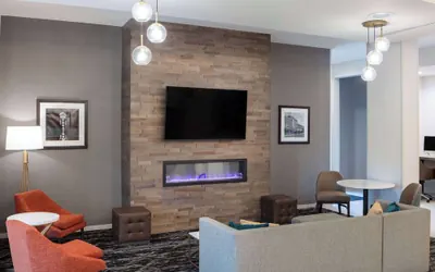 Photo 2 - La Quinta Inn & Suites by Wyndham Centralia
