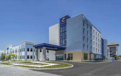 Photo 2 - Comfort Inn & Suites New Port Richey Downtown District