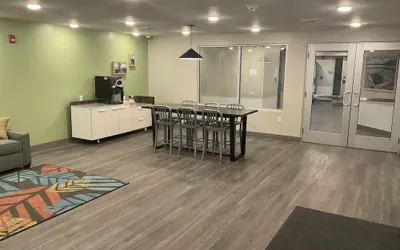 Photo 4 - Woodspring Suites Dearborn - Detroit
