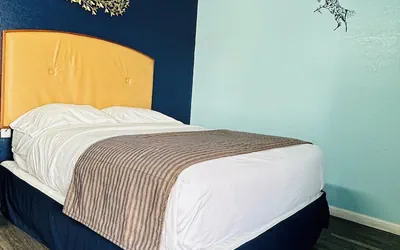 Photo 5 - Travel Inn & Suites