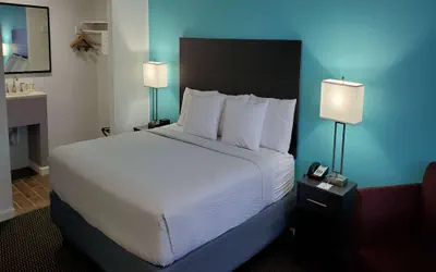 Photo 2 - Travelodge by Wyndham Livonia/Canton/Novi Detroit Area