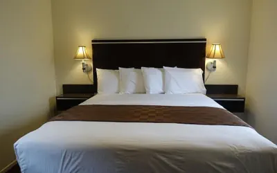 Photo 5 - Baycities Motel