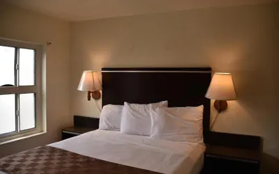 Photo 4 - Baycities Motel