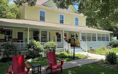 Photo 2 - Red Rocker Inn